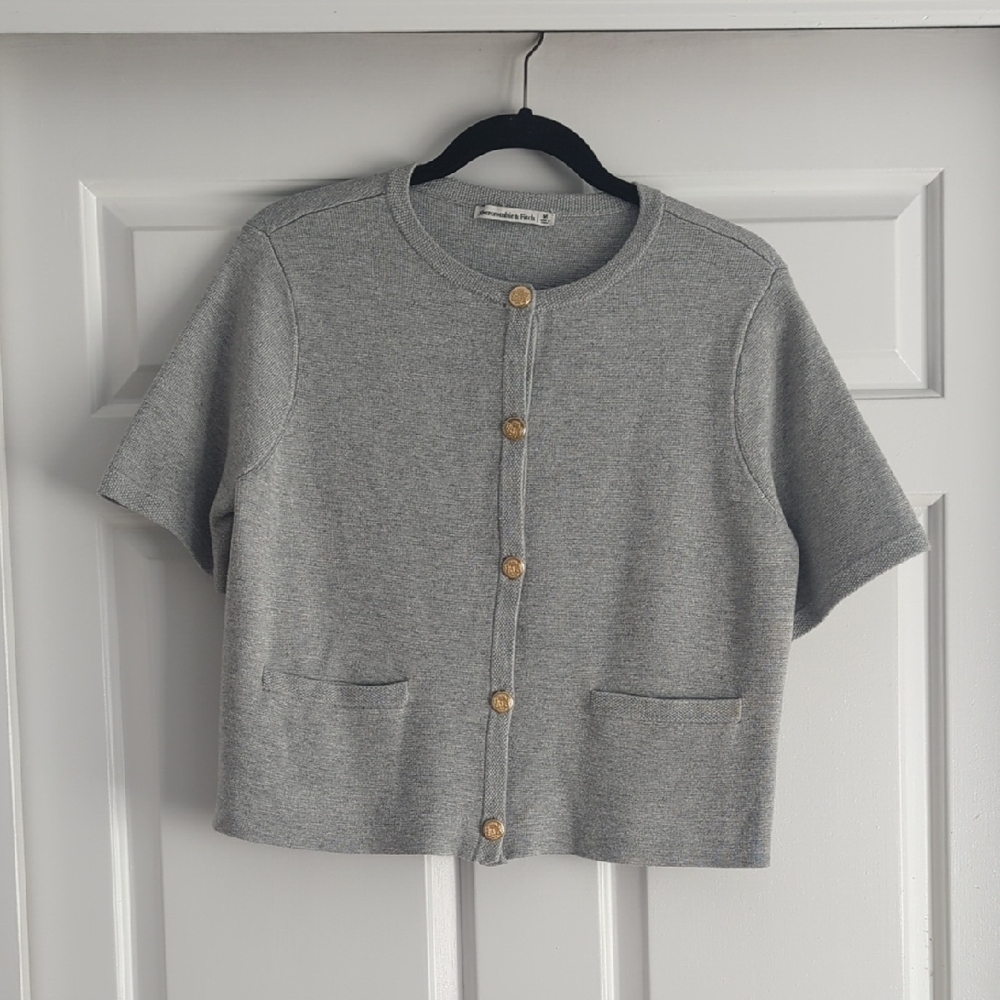 Abercrombie & Fitch Gray Short Sleeve Sweater